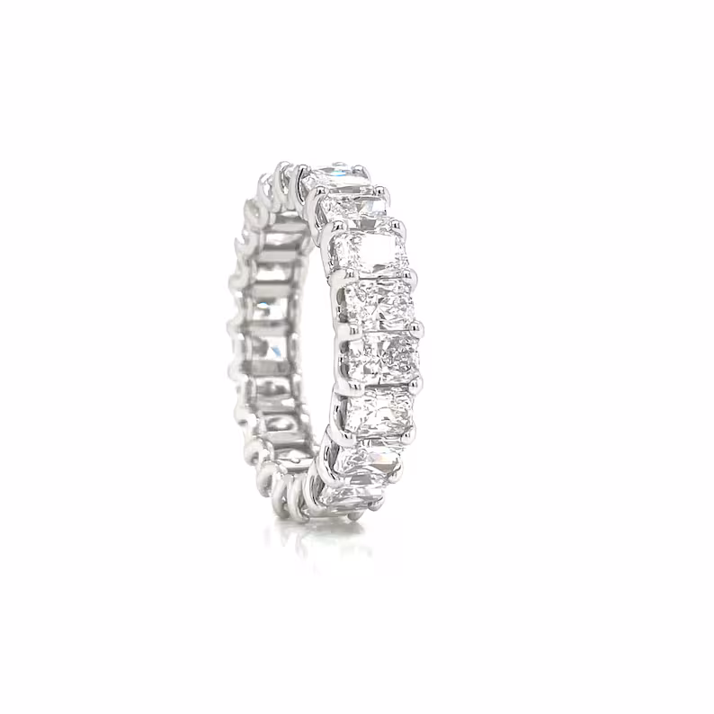 5.55 Carat Radiant Cut Diamond Eternity Band Ring E-F Color VVS Clarity Common Prong Platinum U Shaped Lab Diamond CVD
